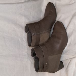 Ecco Grey Leather Ankle Boot Bootie size 39